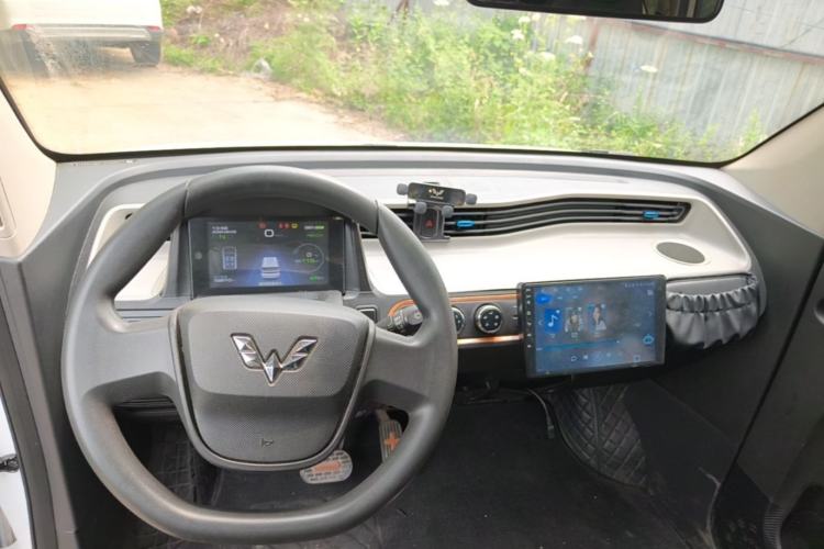 Used Wuling Hongguang MINIEV 2020 Freedom Version Lithium Iron Phosphate Center Console
