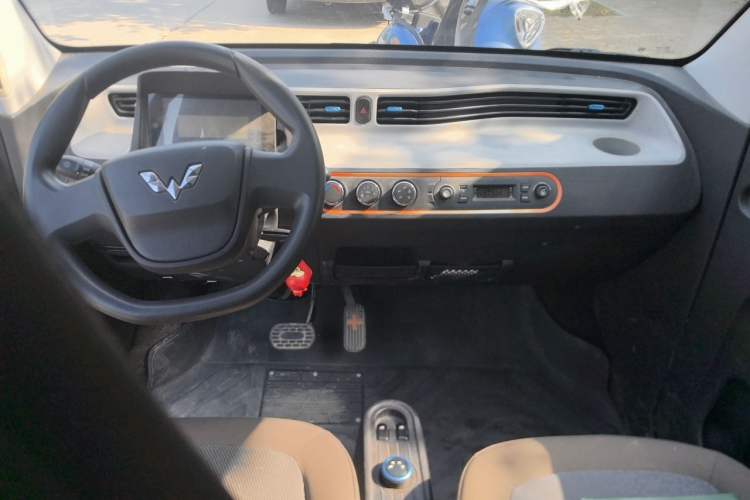 Used Wuling Hongguang MINIEV 2020 Lite Version Lithium Iron Phosphate Center Console
