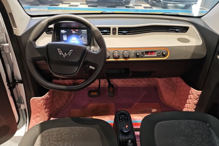 Used Wuling Hongguang MINIEV 2020 Freedom Version Lithium Iron Phosphate Center Console