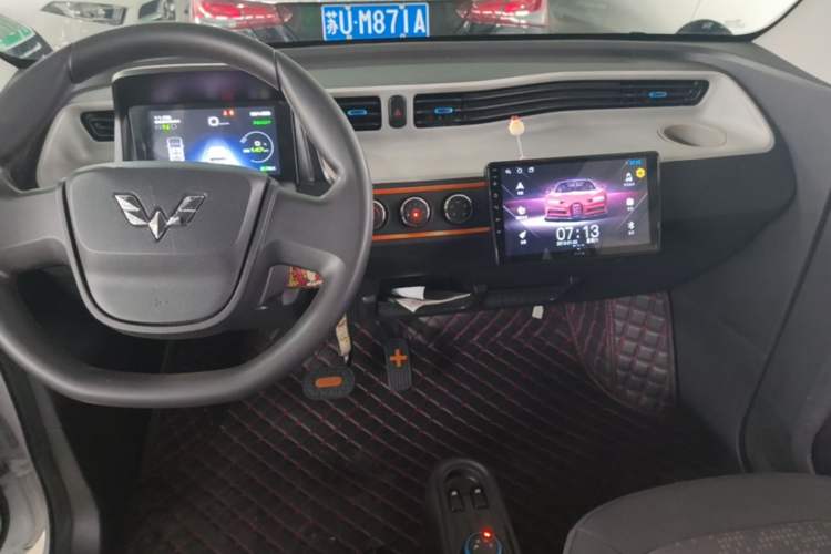 Used Wuling Hongguang MINIEV 2020 Enjoyment Model Lithium Iron Phosphate Center Console