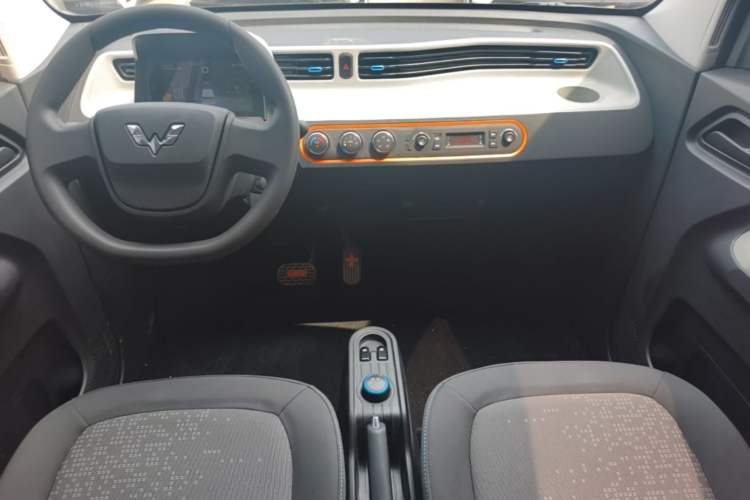 Used Wuling Hongguang MINIEV 2020 Enjoy Edition Lithium-Ion Battery Center Console