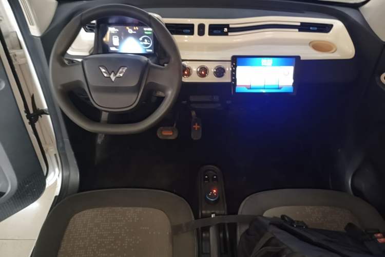Used Wuling Hongguang MINIEV 2020 Enjoyment Model Lithium Iron Phosphate Center Console