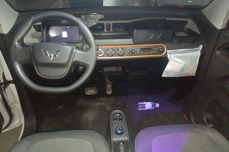 Used Wuling Hongguang MINIEV 2020 Freedom Version Lithium Iron Phosphate Center Console