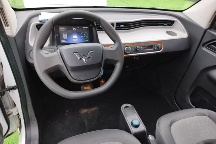 Used Wuling Hongguang MINIEV 2020 Enjoyment Model Lithium Iron Phosphate Center Console