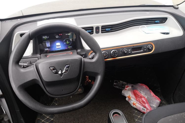 Used Wuling Hongguang MINIEV 2020 Freedom Version Lithium Iron Phosphate Center Console