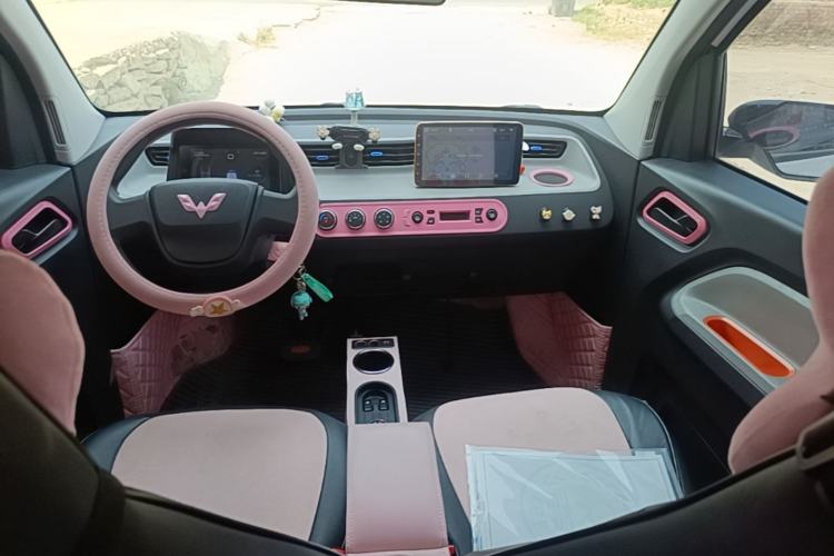 Used Wuling Hongguang MINIEV 2020 Freedom Version Lithium Iron Phosphate Center Console