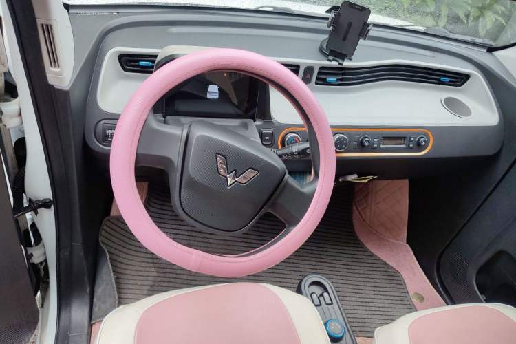 Used Wuling Hongguang MINIEV 2020 Enjoyment Model Lithium Iron Phosphate Center Console