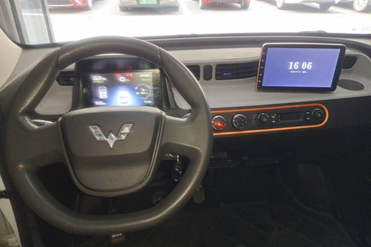 Used Wuling Hongguang MINIEV 2020 Enjoyment Model Lithium Iron Phosphate Center Console