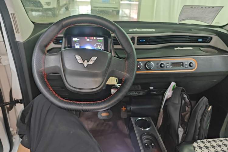 Used Wuling Hongguang MINIEV 2020 Enjoyment Model Lithium Iron Phosphate Center Console