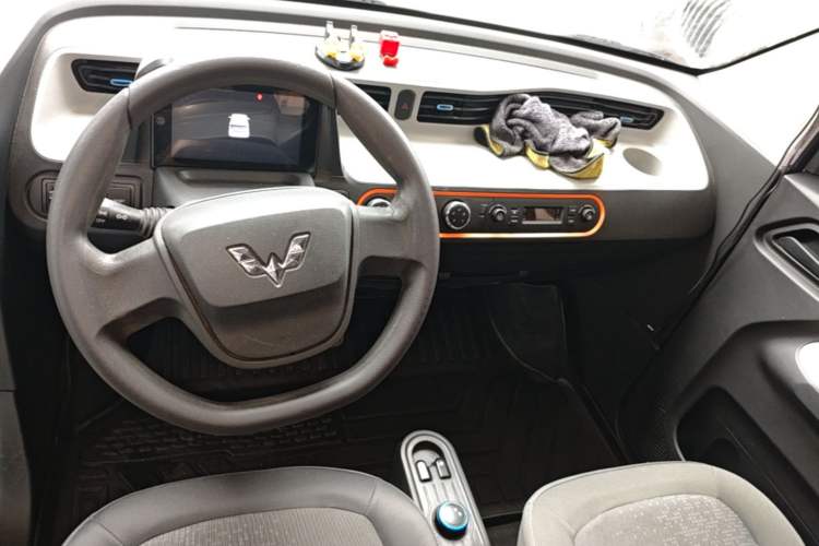 Used Wuling Hongguang MINIEV 2020 Enjoyment Model Lithium Iron Phosphate Center Console