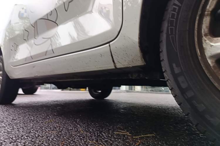 Used Wuling Hongguang MINIEV 2020 Zizai Version Lithium-NMC Chassis Front Right