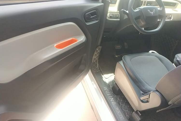 Used Wuling Hongguang MINIEV 2020 Enjoyment Model Lithium Iron Phosphate Driver Seat