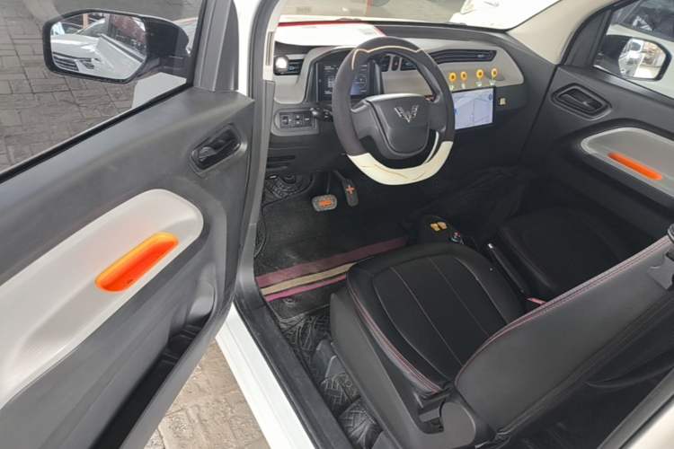 Used Wuling Hongguang MINIEV 2020 Freedom Version Lithium Iron Phosphate Driver Seat