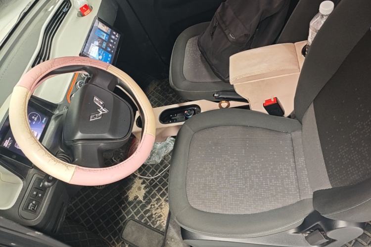 Used Wuling Hongguang MINIEV 2020 Freedom Version Lithium Iron Phosphate Driver Seat