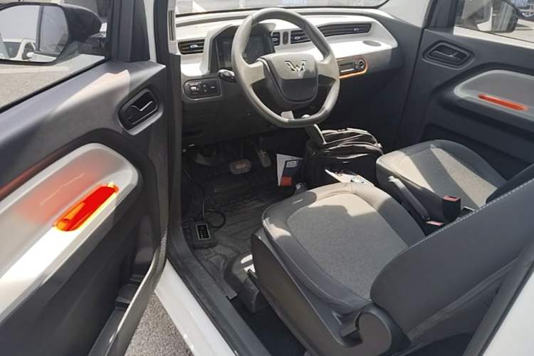 Used Wuling Hongguang MINIEV 2020 Enjoyment Model Lithium Iron Phosphate Driver Seat