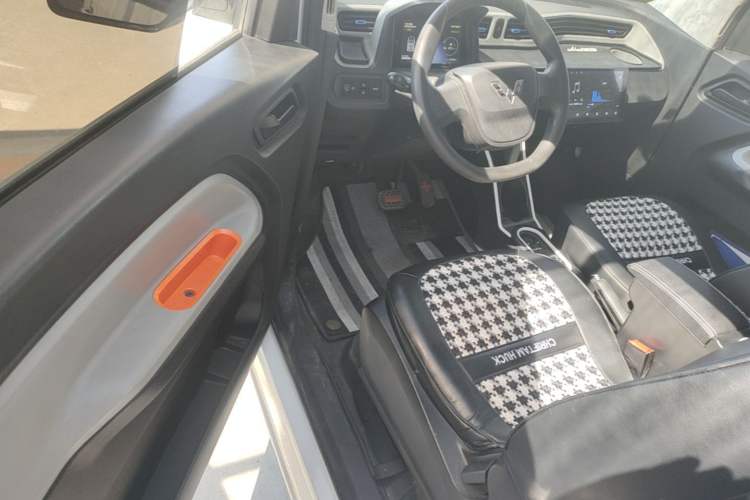 Used Wuling Hongguang MINIEV 2020 Freedom Version Lithium Iron Phosphate Driver Seat
