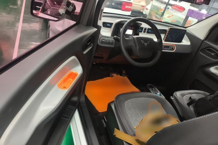 Used Wuling Hongguang MINIEV 2020 Easy Version Lithium-Ion Battery Driver Seat