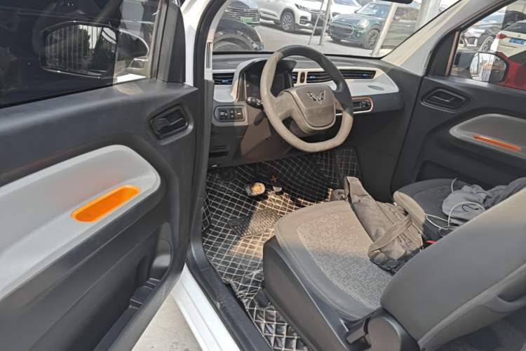 Used Wuling Hongguang MINIEV 2020 Zizai Version Lithium-NMC Driver Seat