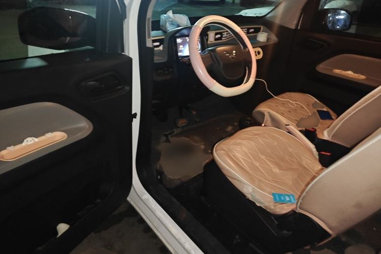 Used Wuling Hongguang MINIEV 2020 Freedom Version Lithium Iron Phosphate Driver Seat