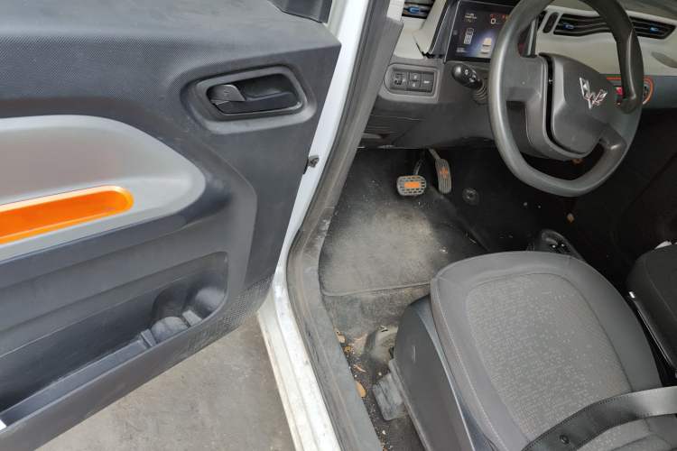 Used Wuling Hongguang MINIEV 2020 Lite Version Lithium Iron Phosphate Driver Seat