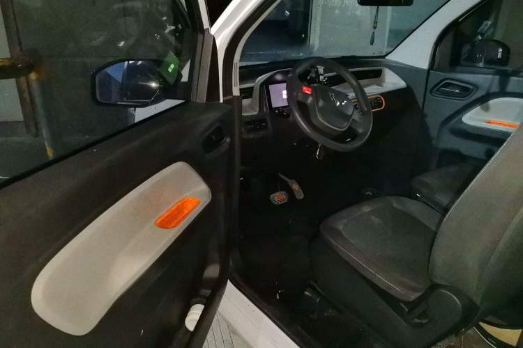 Used Wuling Hongguang MINIEV 2020 Zizai Version Lithium-NMC Driver Seat