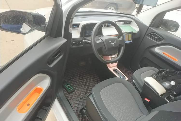 Used Wuling Hongguang MINIEV 2020 Freedom Version Lithium Iron Phosphate Driver Seat