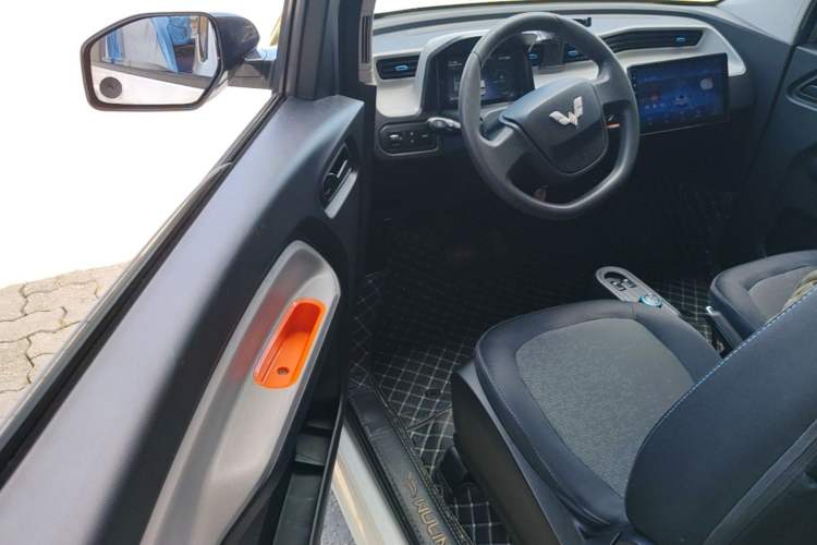 Used Wuling Hongguang MINIEV 2020 Enjoyment Model Lithium Iron Phosphate Driver Seat