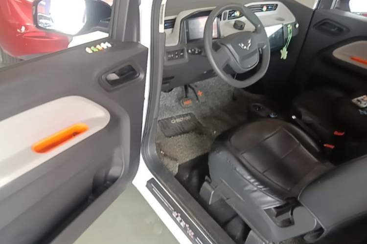 Used Wuling Hongguang MINIEV 2020 Enjoyment Model Lithium Iron Phosphate Driver Seat
