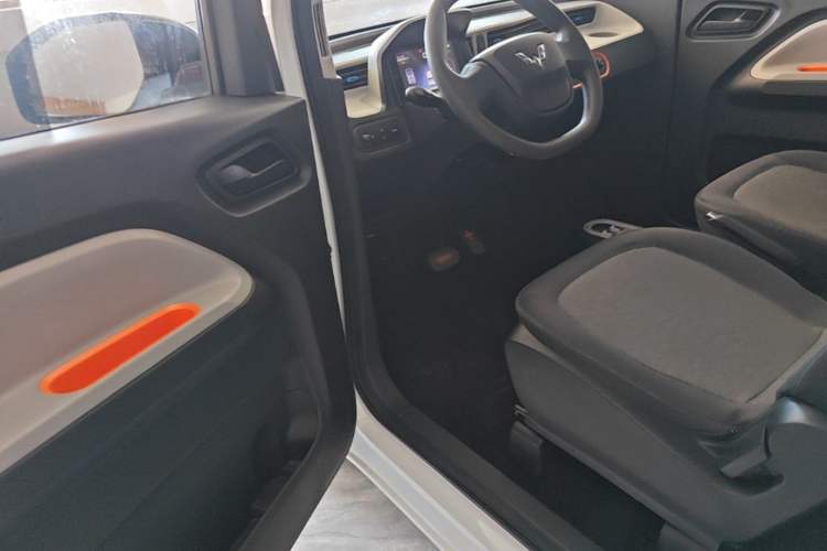 Used Wuling Hongguang MINIEV 2020 Easy Version Lithium-Ion Battery Driver Seat