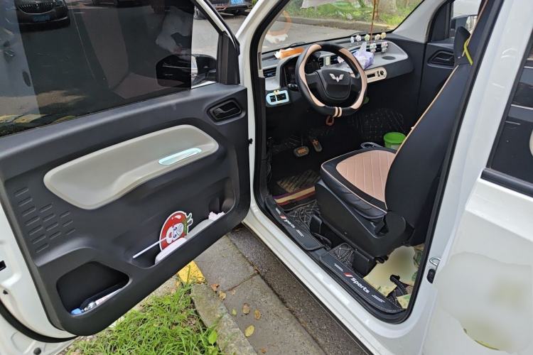 Used Wuling Hongguang MINIEV 2020 Freedom Version Lithium Iron Phosphate Driver Seat