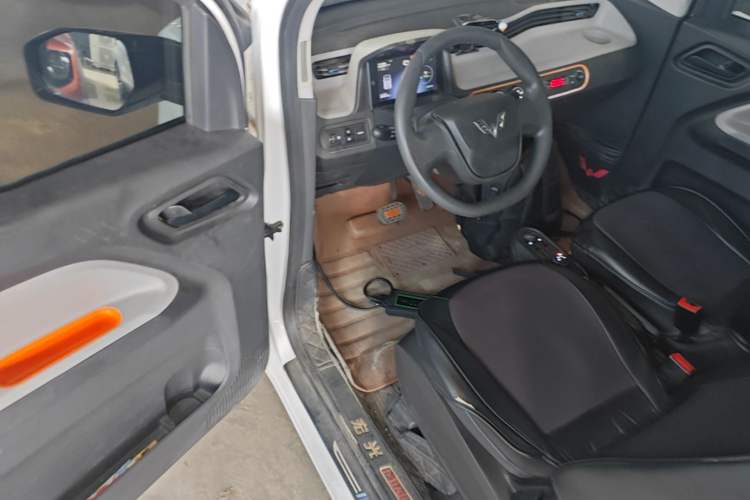 Used Wuling Hongguang MINIEV 2020 Freedom Version Lithium Iron Phosphate Driver Seat
