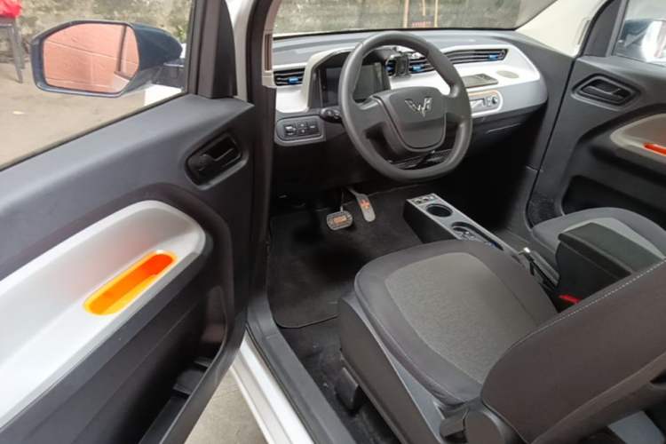Used Wuling Hongguang MINIEV 2020 Freedom Version Lithium Iron Phosphate Driver Seat