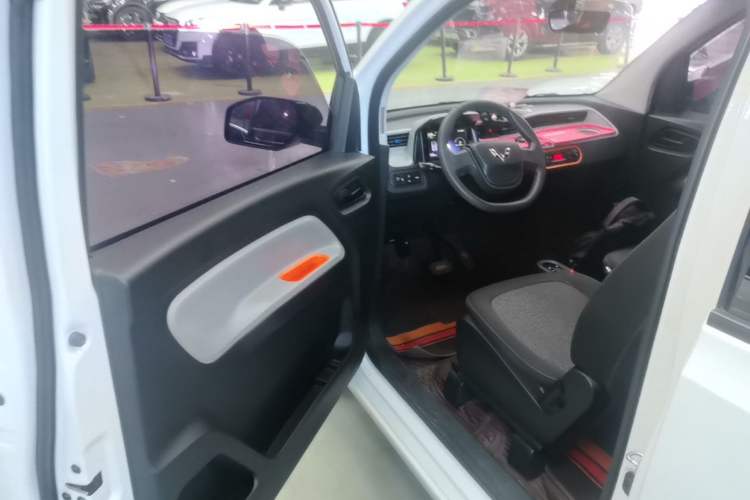 Used Wuling Hongguang MINIEV 2020 Enjoyment Model Lithium Iron Phosphate Driver Seat