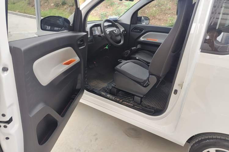 Used Wuling Hongguang MINIEV 2020 Enjoyment Model Lithium Iron Phosphate Driver Seat