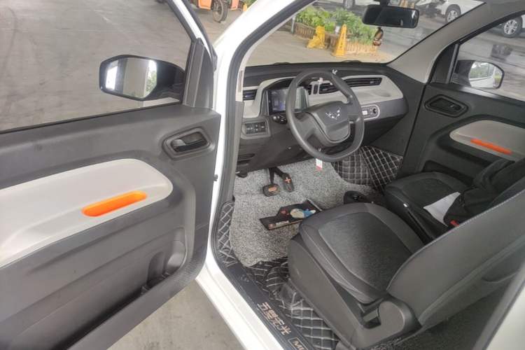 Used Wuling Hongguang MINIEV 2020 Enjoyment Model Lithium Iron Phosphate Driver Seat