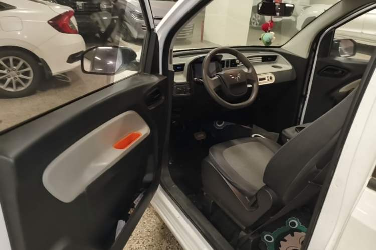 Used Wuling Hongguang MINIEV 2020 Freedom Version Lithium Iron Phosphate Driver Seat