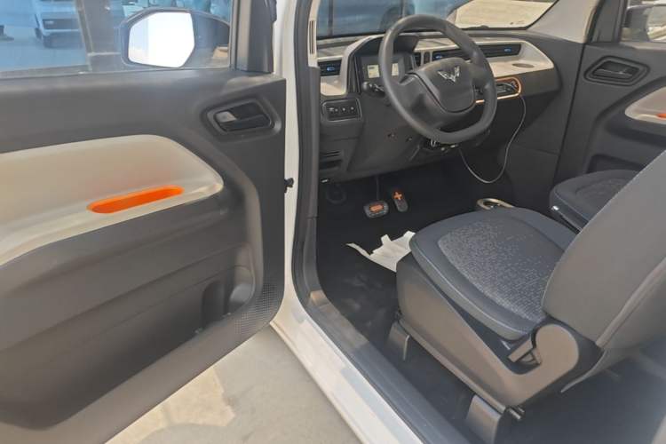 Used Wuling Hongguang MINIEV 2020 Easy Version Lithium-Ion Battery Driver Seat