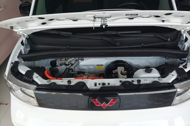 Used Wuling Hongguang MINIEV 2020 Freedom Version Lithium Iron Phosphate Engine Bay