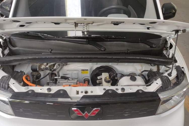 Used Wuling Hongguang MINIEV 2020 Freedom Version Lithium Iron Phosphate Engine Bay