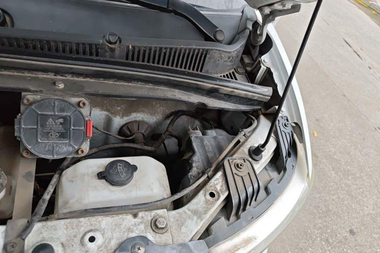 Used Wuling Hongguang MINIEV 2020 Zizai Version Lithium-NMC Engine Bay Left