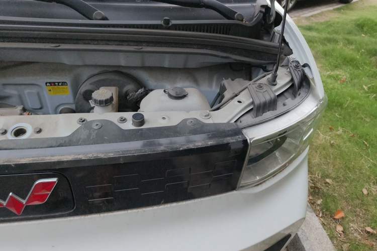 Used Wuling Hongguang MINIEV 2020 Zizai Version Lithium-NMC Engine Bay Left