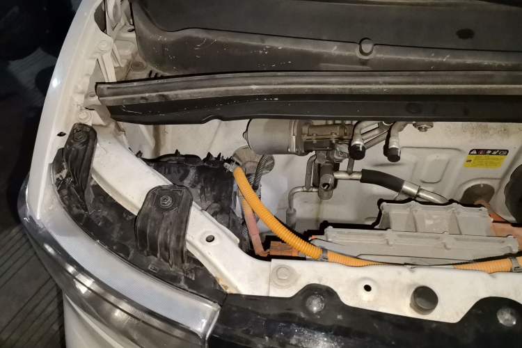 Used Wuling Hongguang MINIEV 2020 Zizai Version Lithium-NMC Engine Bay Right