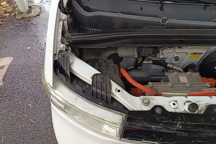 Used Wuling Hongguang MINIEV 2020 Zizai Version Lithium-NMC Engine Bay Right