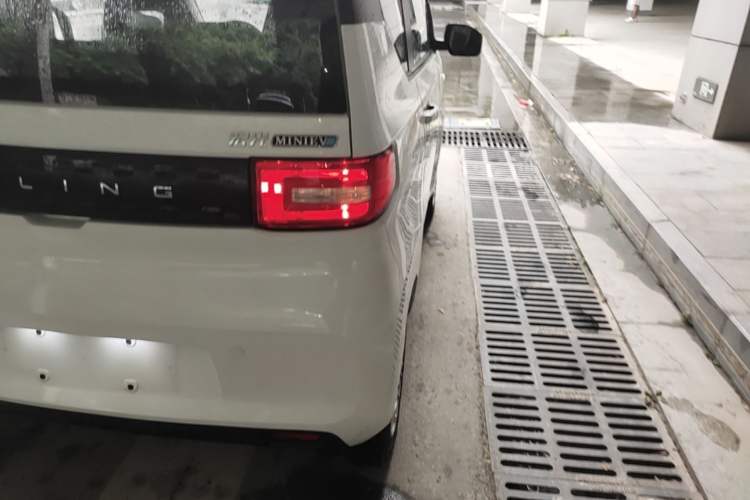 Used Wuling Hongguang MINIEV 2020 Freedom Version Lithium Iron Phosphate Exterior 3