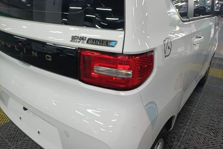 Used Wuling Hongguang MINIEV 2020 Zizai Version Lithium-NMC Exterior 3