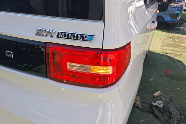 Used Wuling Hongguang MINIEV 2020 Freedom Version Lithium Iron Phosphate Exterior 3