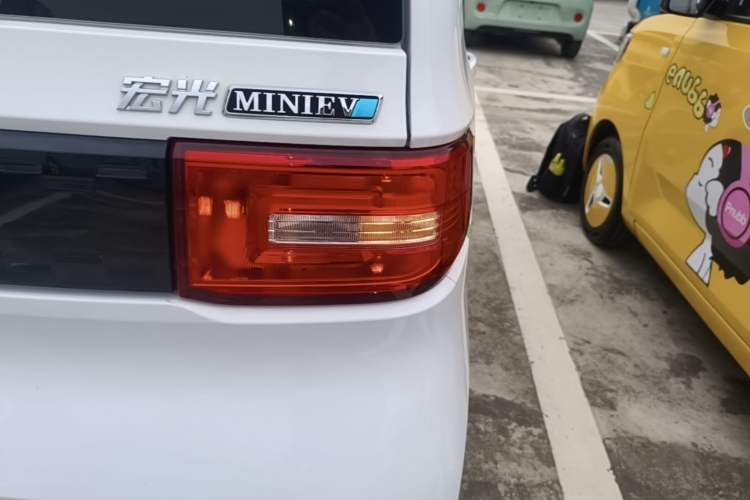 Used Wuling Hongguang MINIEV 2020 Enjoyment Model Lithium Iron Phosphate Exterior 3