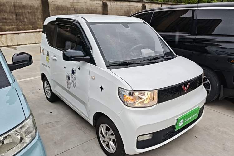 Used Wuling Hongguang MINIEV 2020 Enjoyment Model Lithium Iron Phosphate Front Right 45 Deg