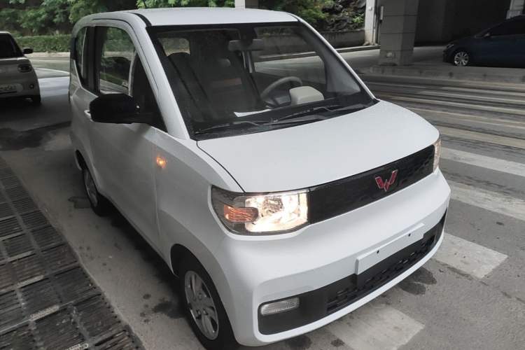 Used Wuling Hongguang MINIEV 2020 Freedom Version Lithium Iron Phosphate Front Right 45 Deg