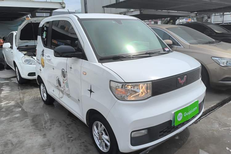 Used Wuling Hongguang MINIEV 2020 Freedom Version Lithium Iron Phosphate Front Right 45 Deg